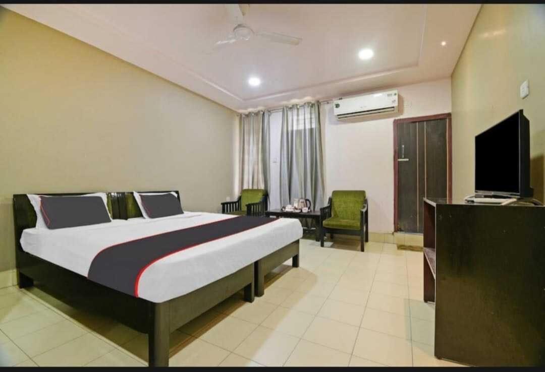 Collection O Megha Resort Джорхат Екстер'єр фото