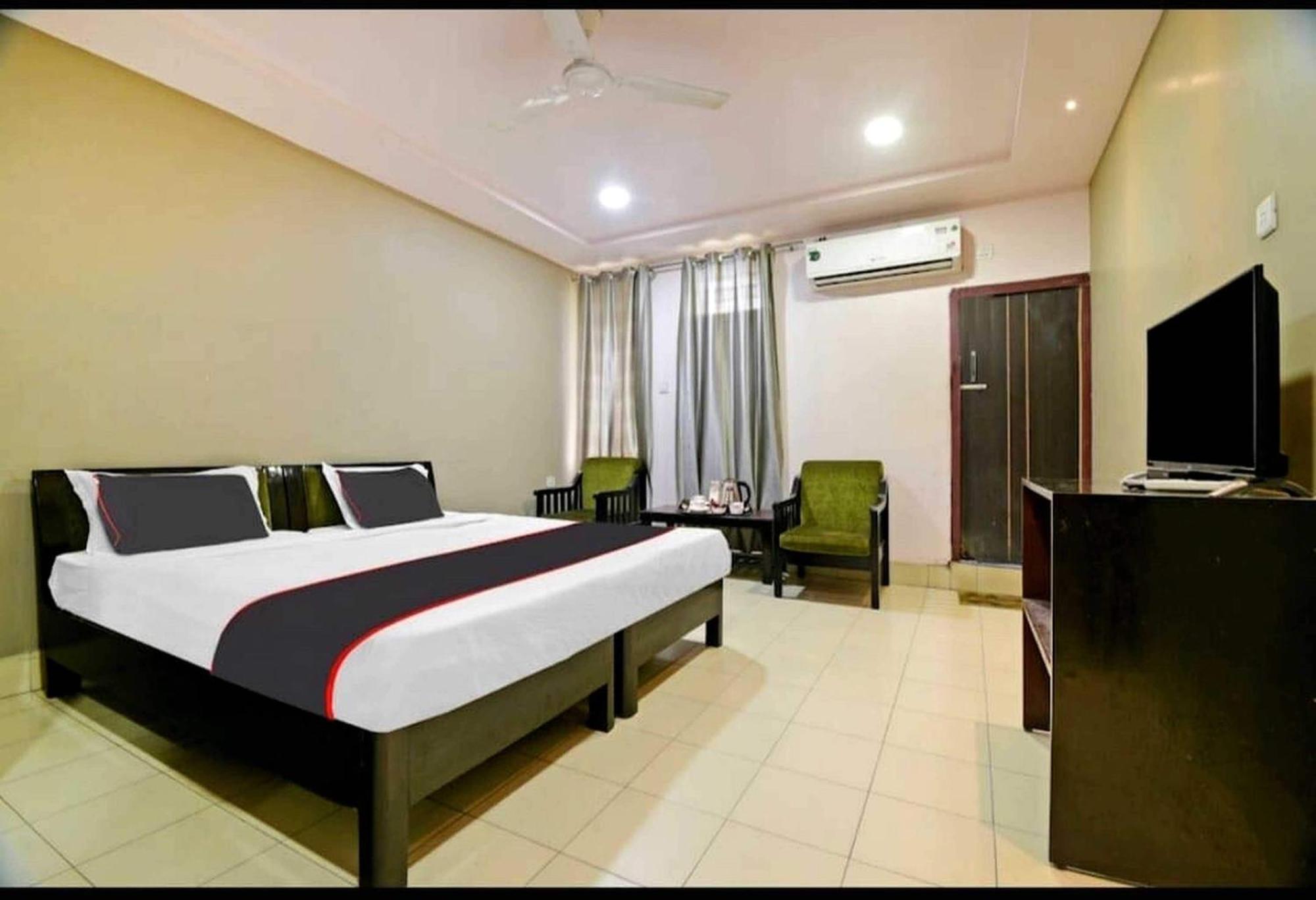 Collection O Megha Resort Джорхат Екстер'єр фото