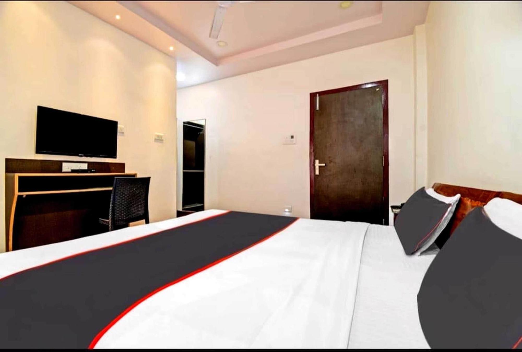 Collection O Megha Resort Джорхат Екстер'єр фото