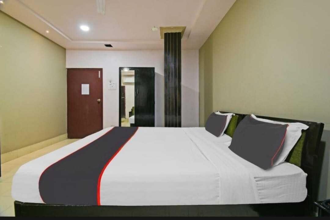 Collection O Megha Resort Джорхат Екстер'єр фото