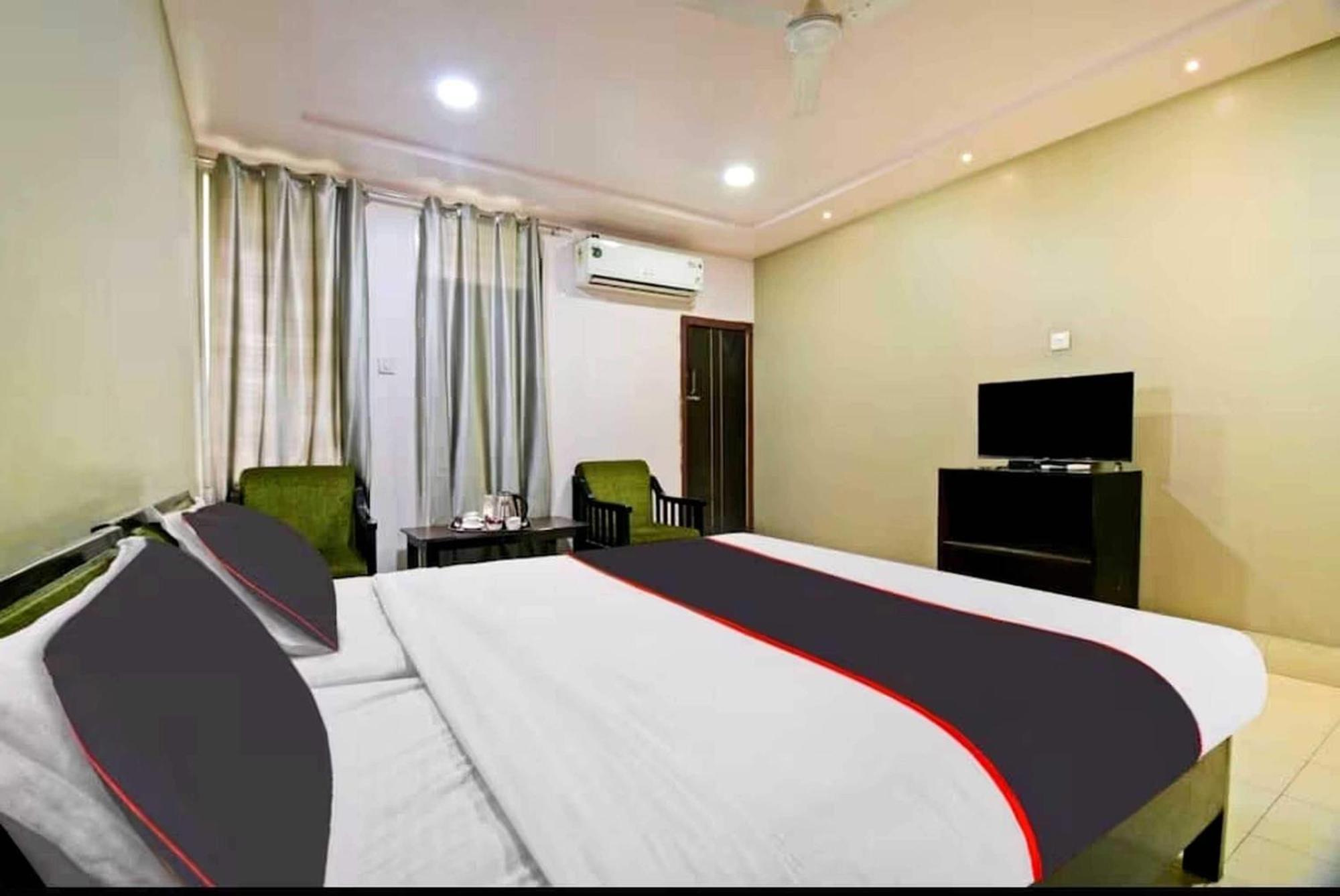 Collection O Megha Resort Джорхат Екстер'єр фото