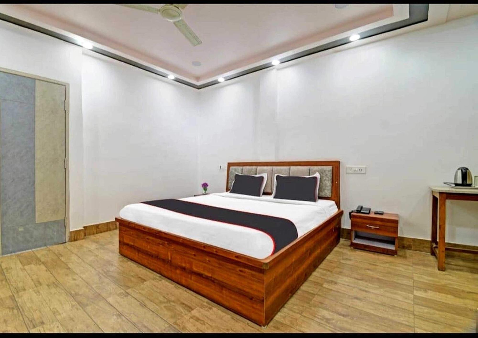 Collection O Megha Resort Джорхат Екстер'єр фото