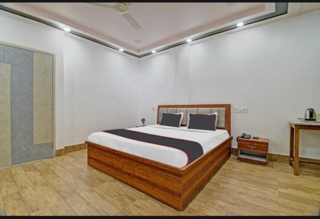Collection O Megha Resort Джорхат Екстер'єр фото