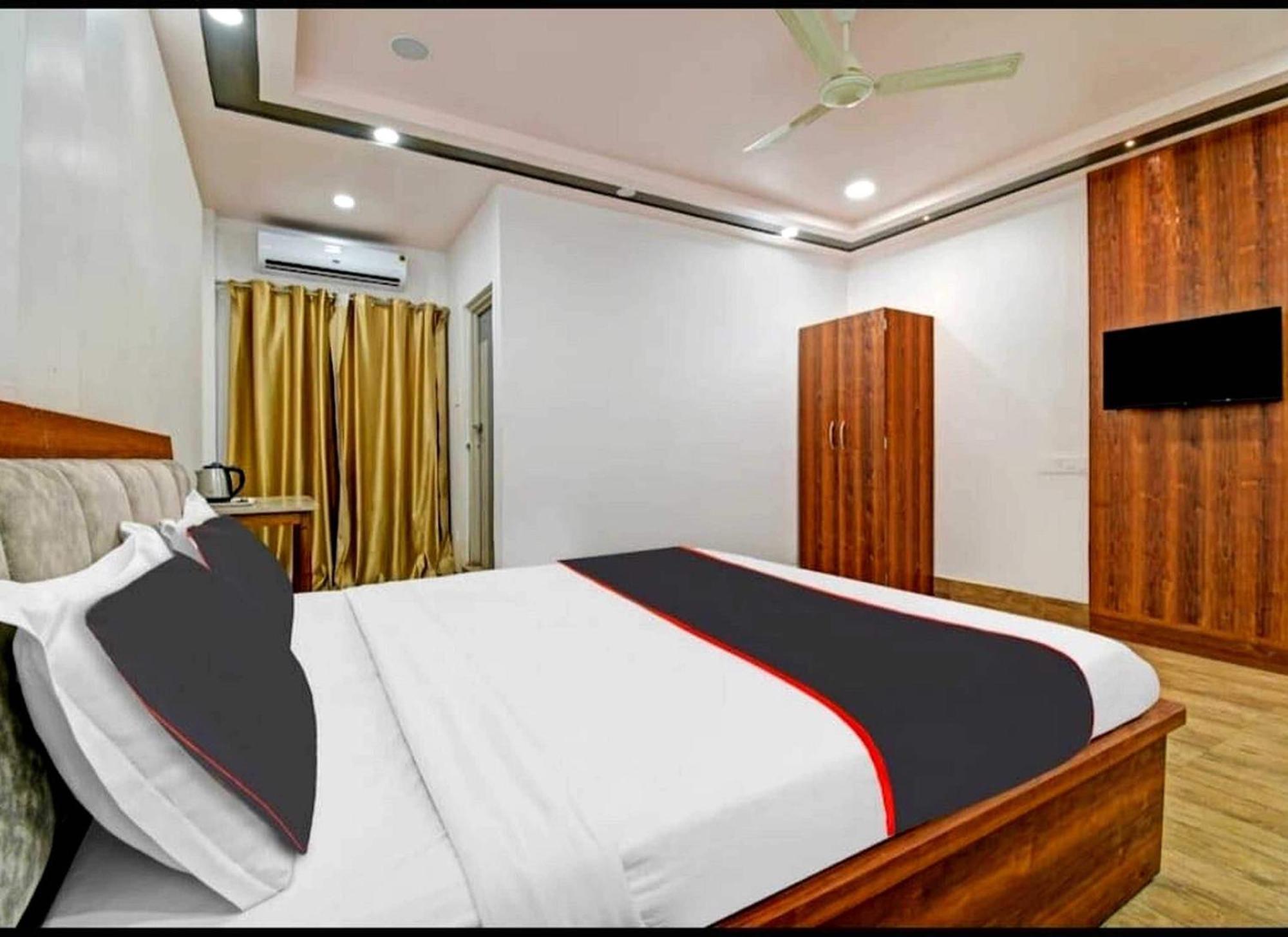 Collection O Megha Resort Джорхат Екстер'єр фото