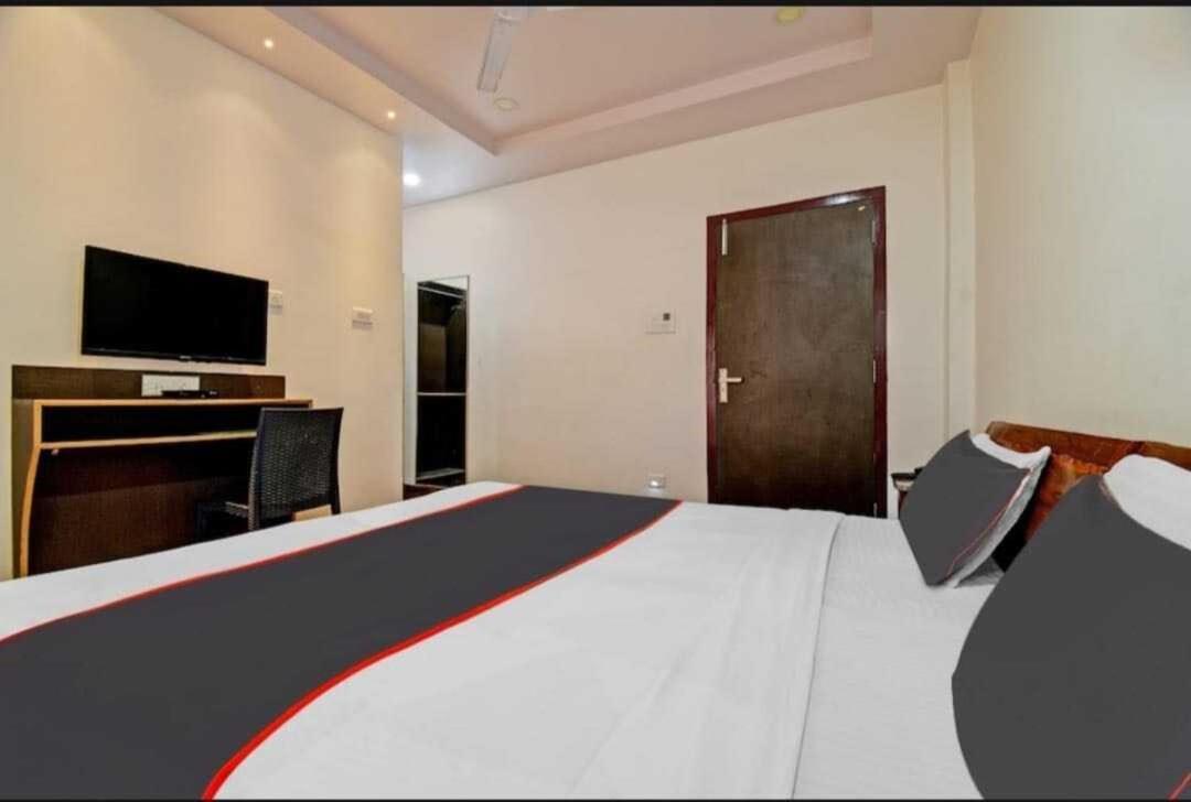 Collection O Megha Resort Джорхат Екстер'єр фото