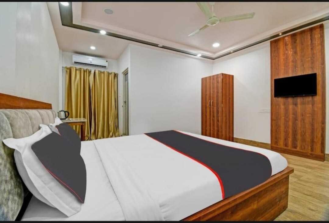 Collection O Megha Resort Джорхат Екстер'єр фото