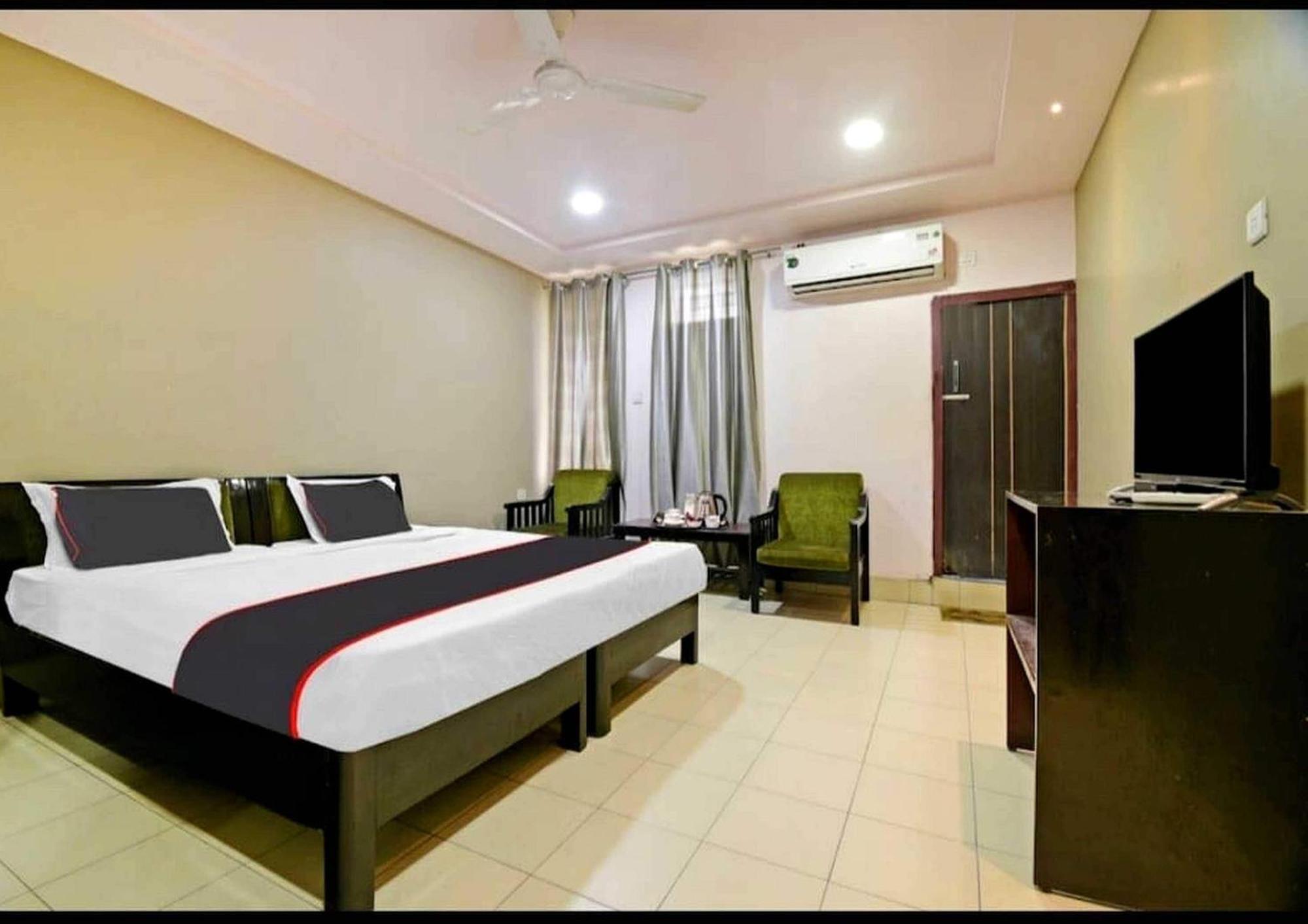 Collection O Megha Resort Джорхат Екстер'єр фото