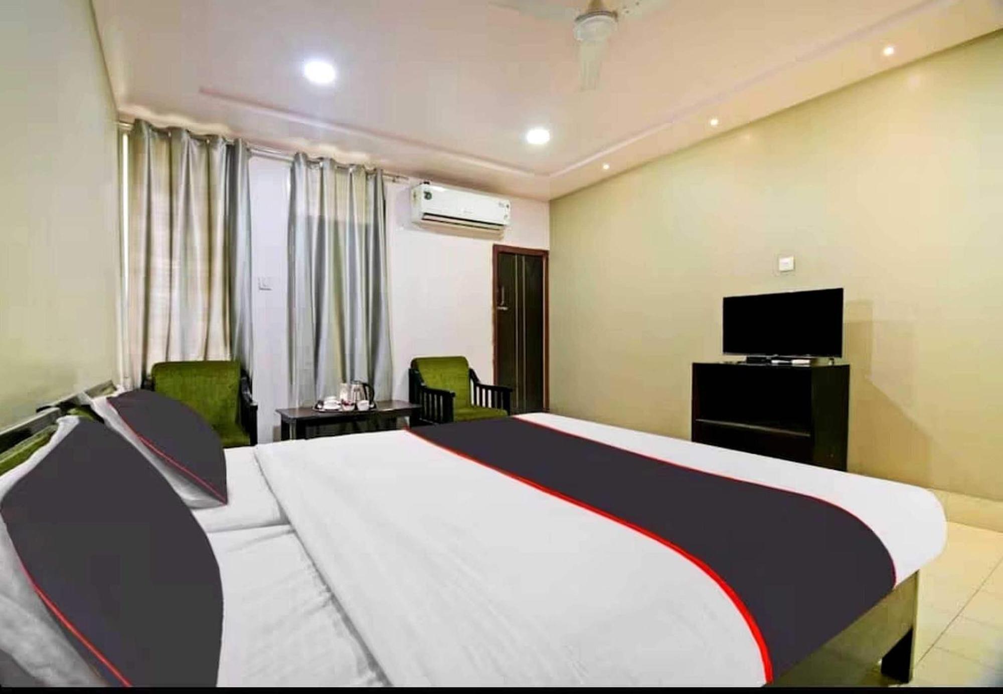 Collection O Megha Resort Джорхат Екстер'єр фото