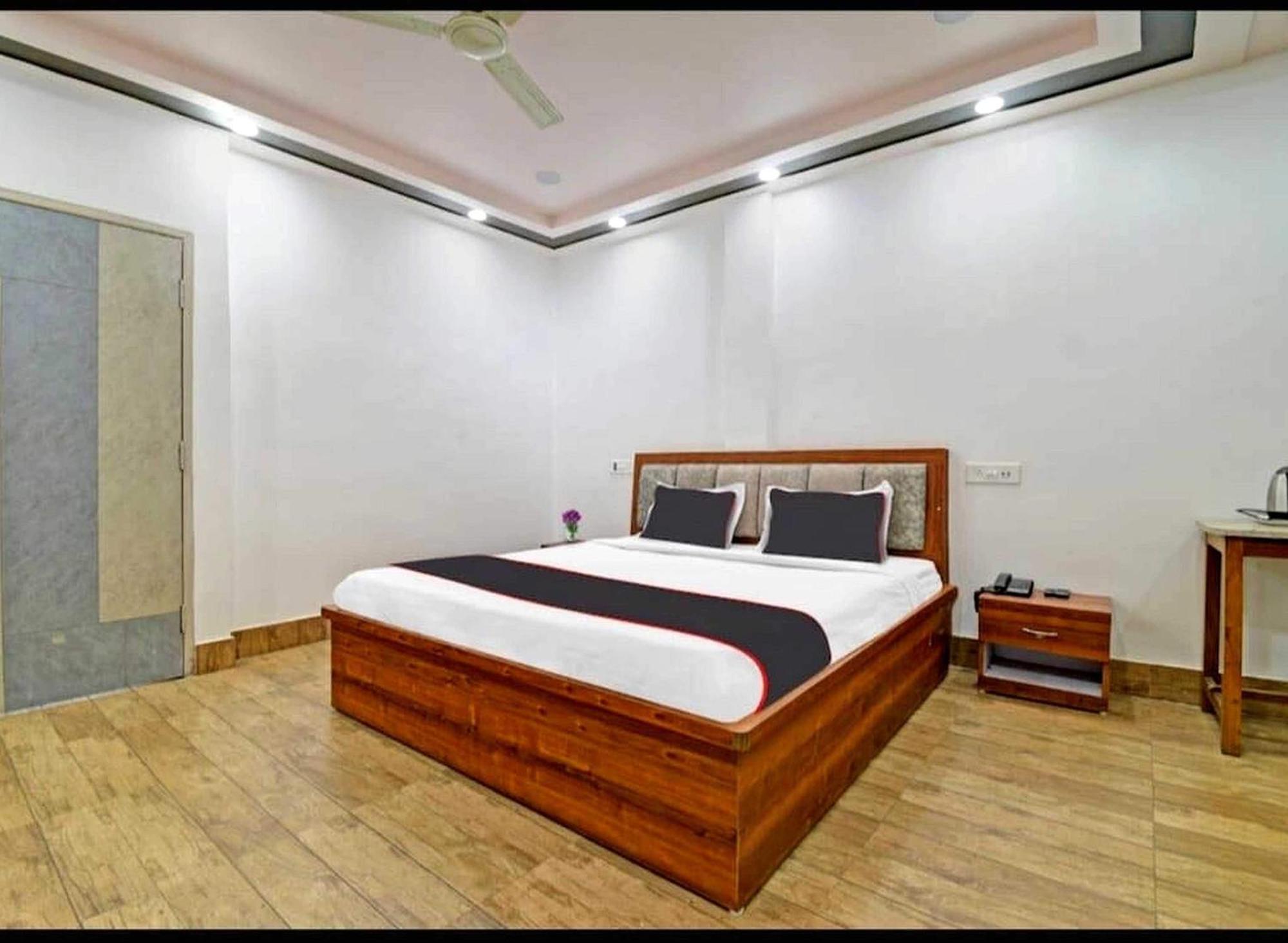 Collection O Megha Resort Джорхат Екстер'єр фото