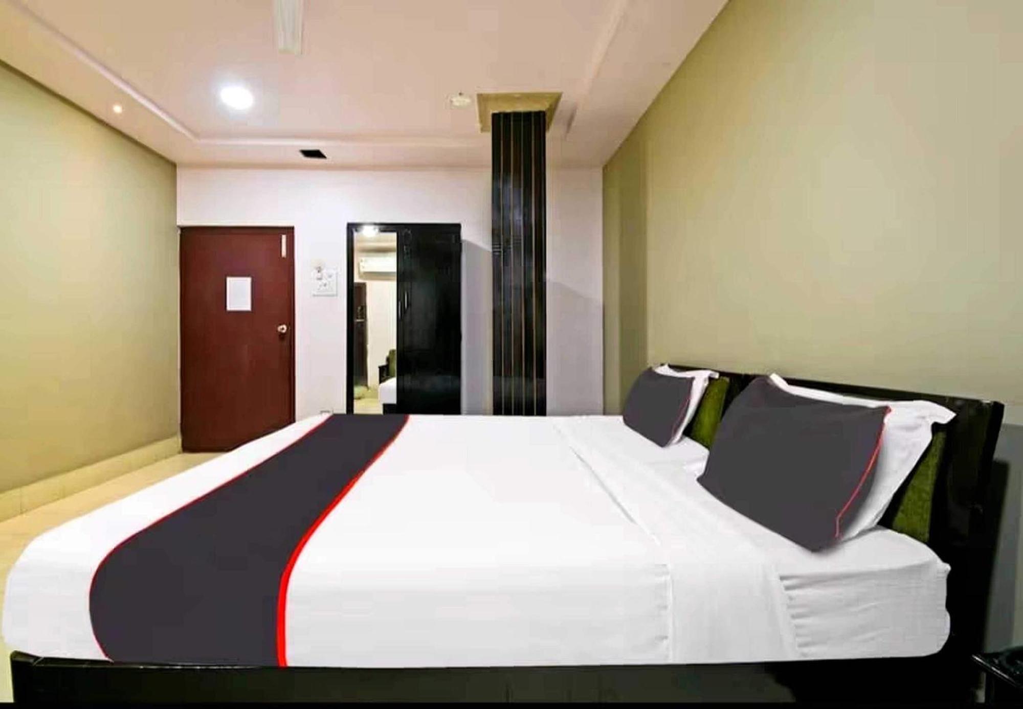 Collection O Megha Resort Джорхат Екстер'єр фото