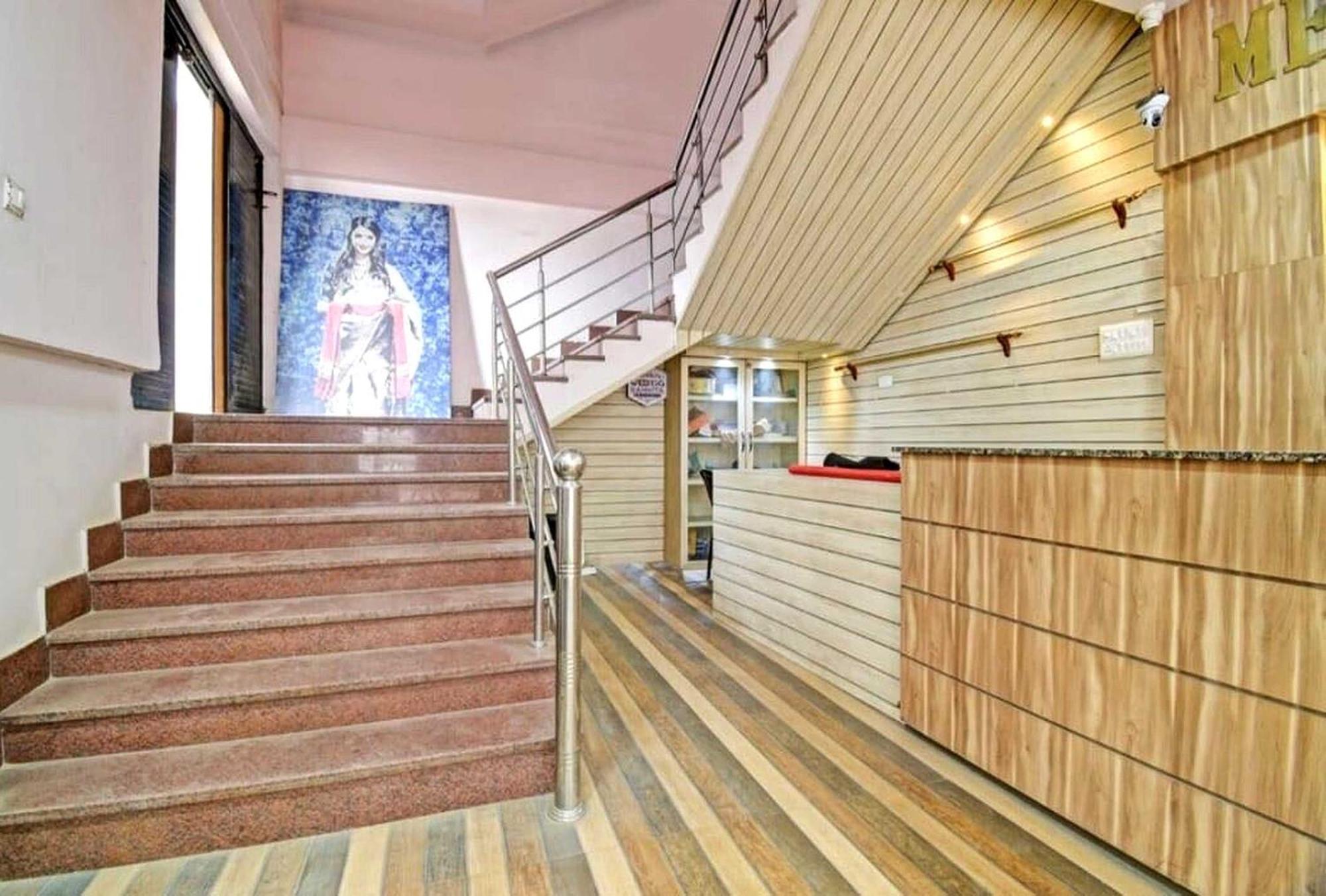 Collection O Megha Resort Джорхат Екстер'єр фото