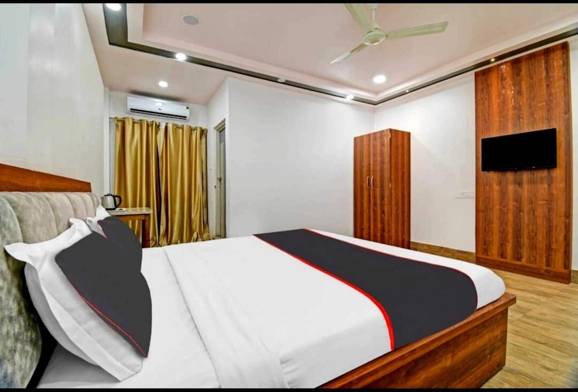 Collection O Megha Resort Джорхат Екстер'єр фото