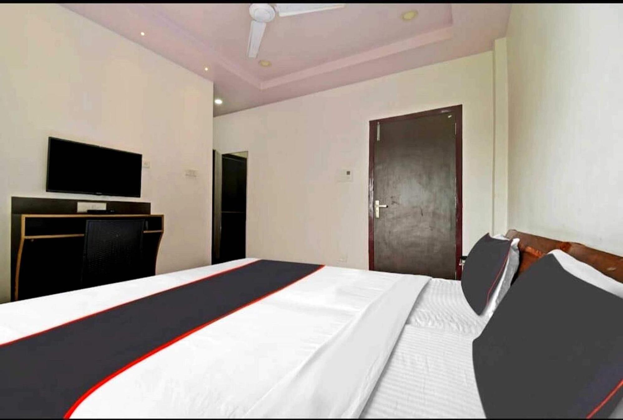 Collection O Megha Resort Джорхат Екстер'єр фото