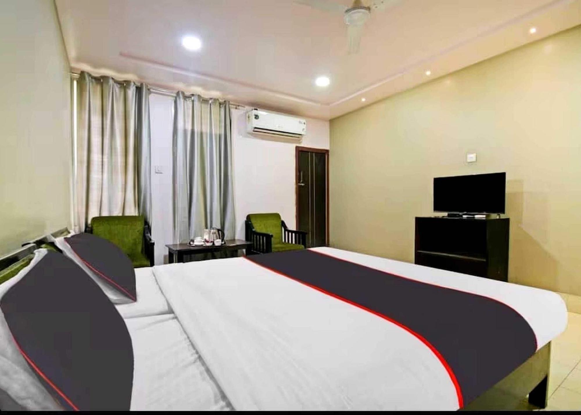 Collection O Megha Resort Джорхат Екстер'єр фото