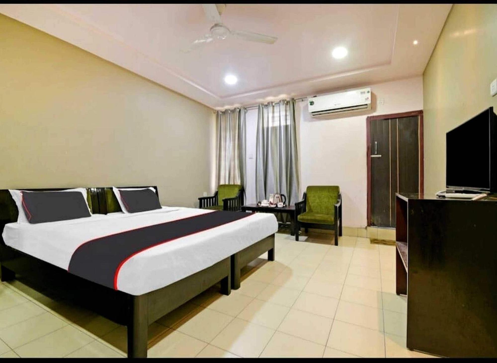Collection O Megha Resort Джорхат Екстер'єр фото