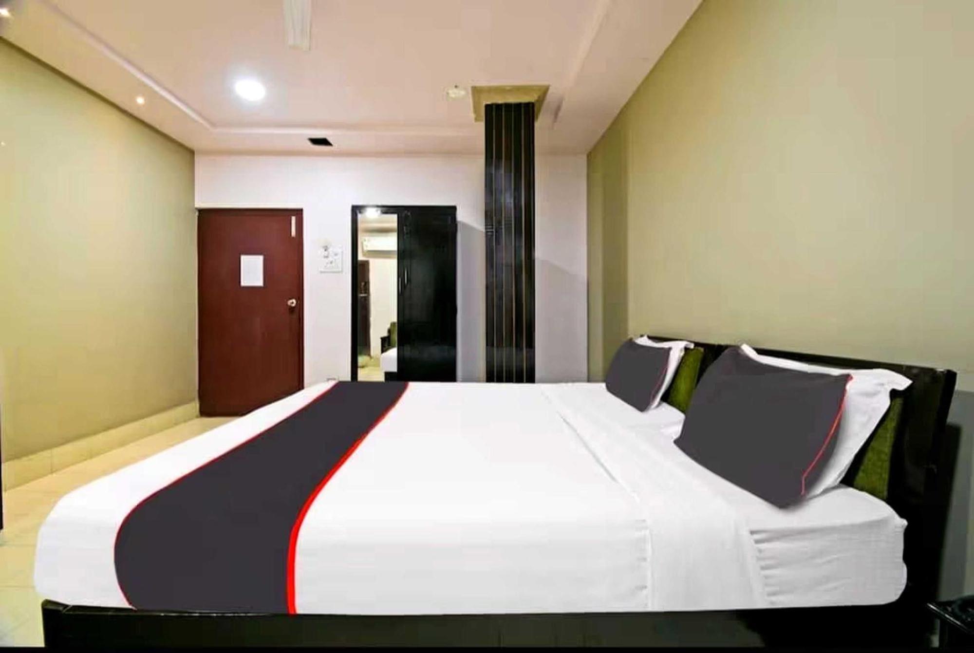 Collection O Megha Resort Джорхат Екстер'єр фото