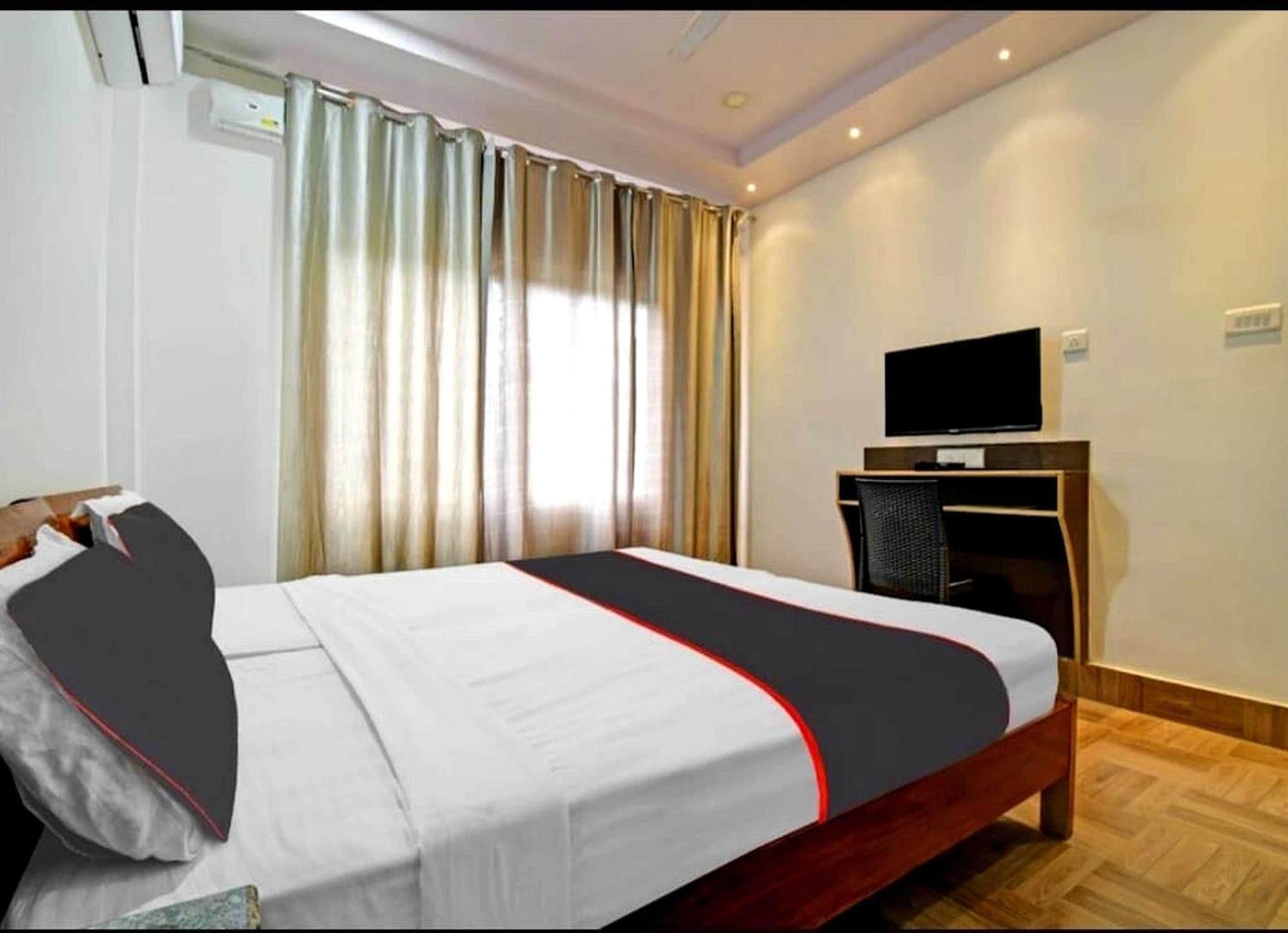 Collection O Megha Resort Джорхат Екстер'єр фото